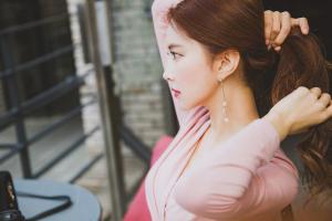 Vì sao đàn ông ở độ tuổi nào cũng luôn thích các cô gái trẻ?