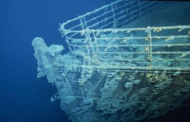 Giải mã vệt sáng bí ẩn gần xác tàu Titanic dưới đáy đại dương
